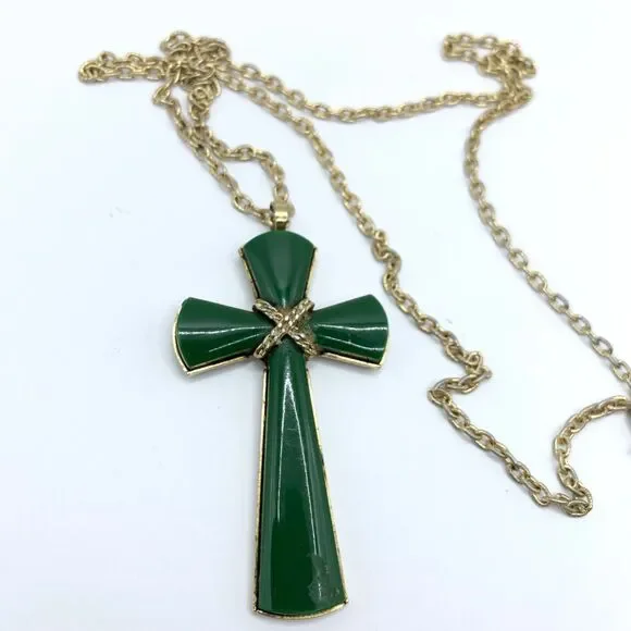 Avon Women Necklace Gold Tone Green Lucite Juliet Cross Pendant Link Chain 13 in - Picture 3 of 6